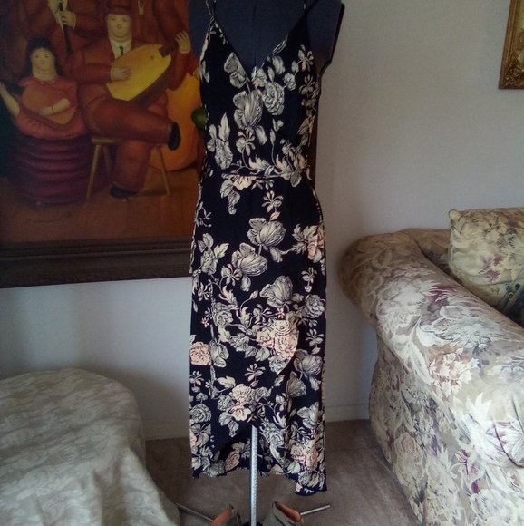 ASTR Black Floral Criss Cross Strap Dress - Picture 2 of 7